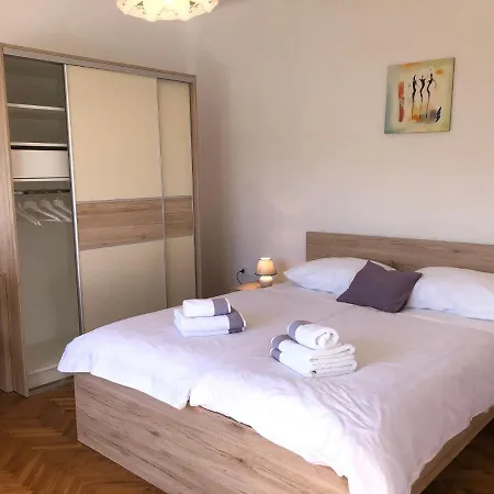 アパート Mikelic