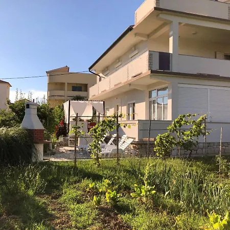 アパート Mikelic *