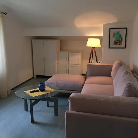 Mikelic アパート