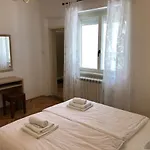 Mikelic Apartament Kampor