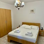 Mikelic Apartment Kampor